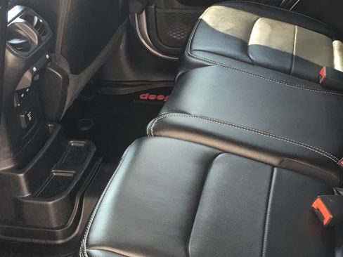 Used 2021 Jeep Wrangler Unlimited Sahara AWD/4WD image 8