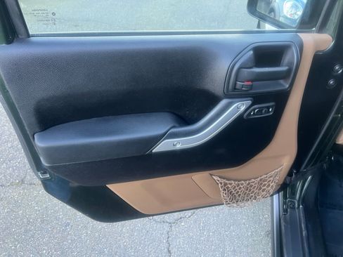 Used 2011 Jeep Wrangler Rubicon w/ PWR Convenience Group image 18