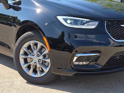 New 2026 Chrysler Pacifica Select