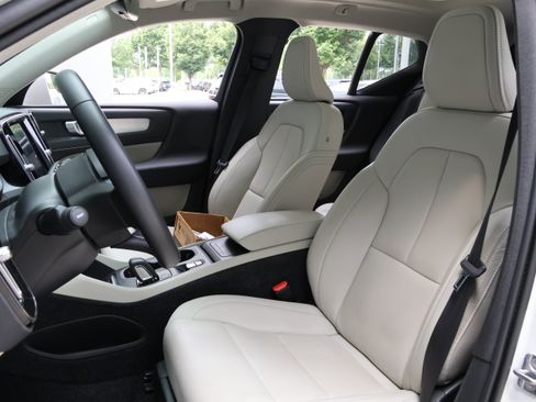 Used 2020 Volvo XC40 T5 Momentum w/ Protection Package Premier AWD/4WD image 32
