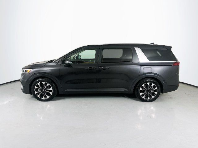 Used 2024 Kia Carnival EX FWD image 6