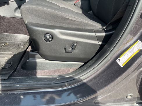 Used 2019 Jeep Grand Cherokee Laredo AWD/4WD image 19