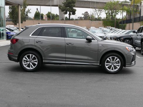 Used 2022 Audi Q3 2.0T Premium AWD/4WD image 2
