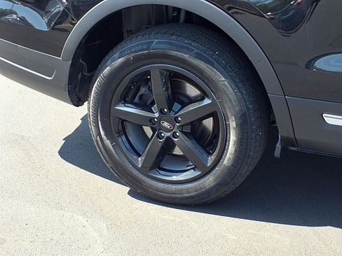 Used 2018 Ford Explorer XLT w/ Equipment Group 202A FWD image 26