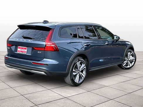 Used 2025 Volvo V60 B5 Cross Country Plus image 16