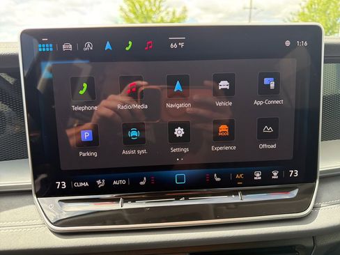 Certified 2025 Volkswagen Tiguan SE image 21