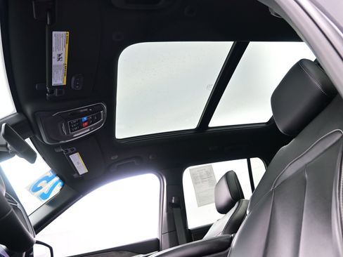 Used 2025 Jeep Grand Cherokee Limited w/ Black Appearance Package image 18