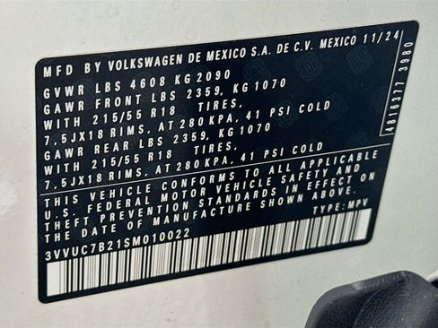 Used 2025 Volkswagen Taos SE AWD/4WD image 12