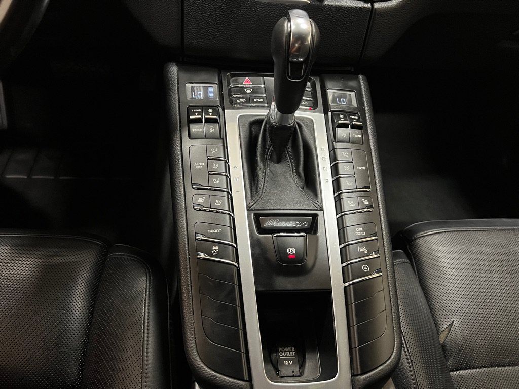 Used 2015 Porsche Macan S AWD/4WD image 32