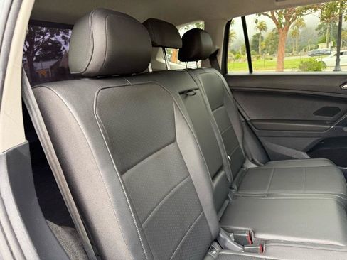 Used 2018 Volkswagen Tiguan SE AWD/4WD image 41