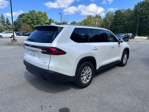 Used 2024 Toyota Grand Highlander AWD Hybrid image 3