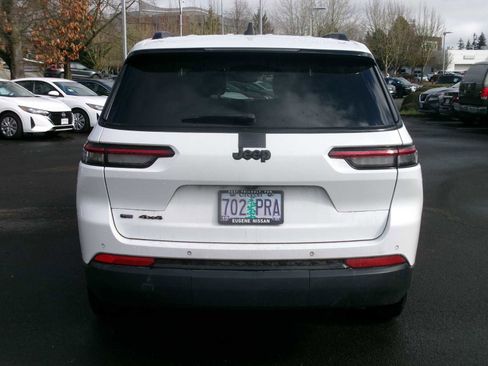 Used 2023 Jeep Grand Cherokee L Laredo image 4