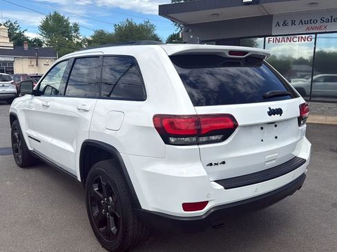 Used 2018 Jeep Grand Cherokee Laredo AWD/4WD image 5