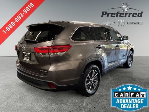 Used 2019 Toyota Highlander XLE AWD/4WD image 18