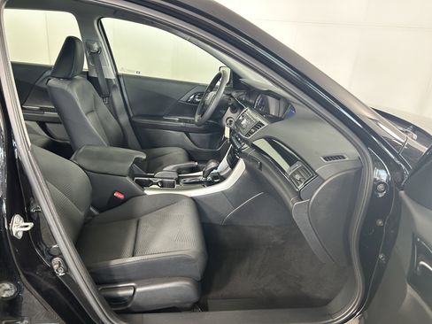 Used 2017 Honda Accord LX image 26