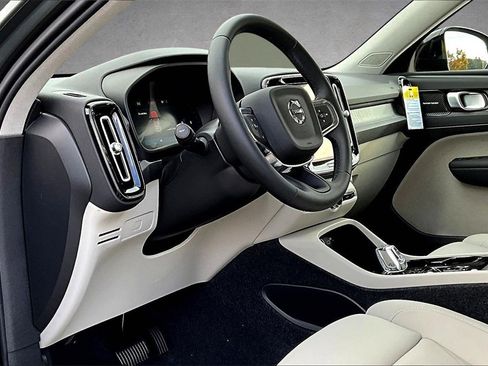 New 2026 Volvo XC40 B5 Ultra w/ Climate Package image 7