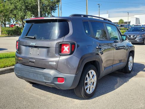 Used 2020 Jeep Renegade Latitude FWD image 3