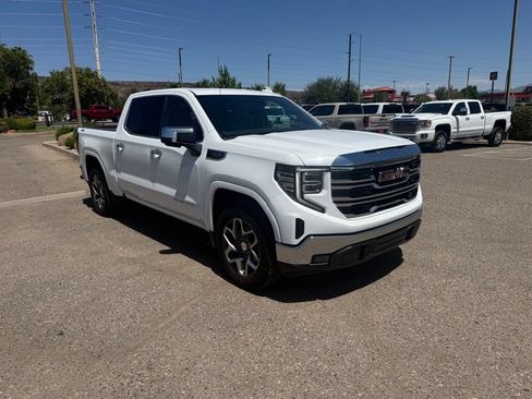 Used 2022 GMC Sierra 1500 SLT w/ X31 Off-Road Package AWD/4WD image 3