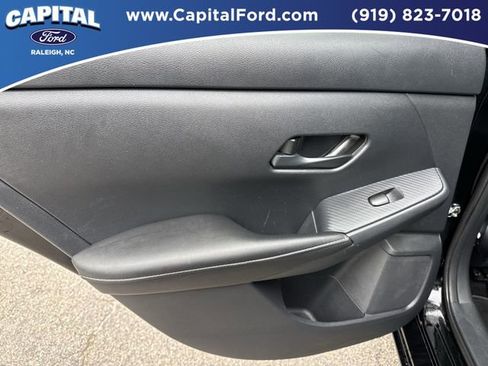 Used 2025 Nissan Sentra SV FWD image 17