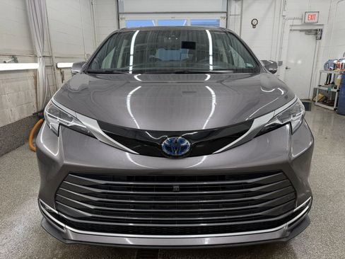Certified 2021 Toyota Sienna Platinum image 7