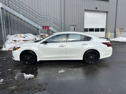 Used 2017 Nissan Altima 2.5 SR w/ Midnight Edition Package image 7