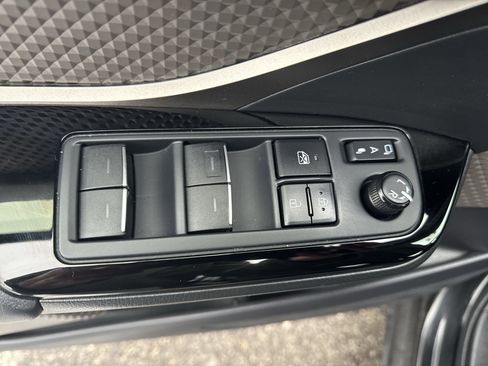 Used 2020 Toyota C-HR Limited image 22