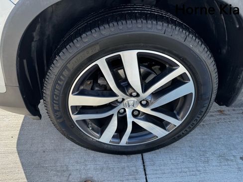 Used 2017 Honda Pilot Touring image 8