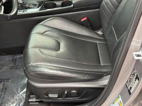 Used 2024 Hyundai Elantra Limited image 18