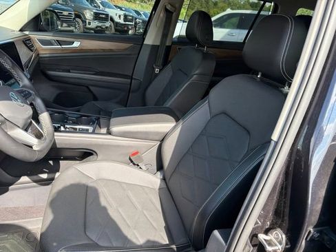 Used 2024 Volkswagen Atlas SE AWD/4WD image 24
