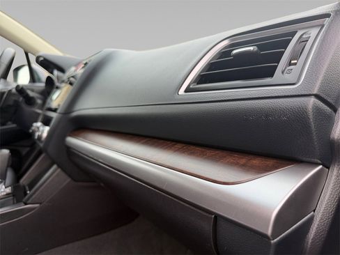 Used 2017 Subaru Outback 3.6R Limited image 20