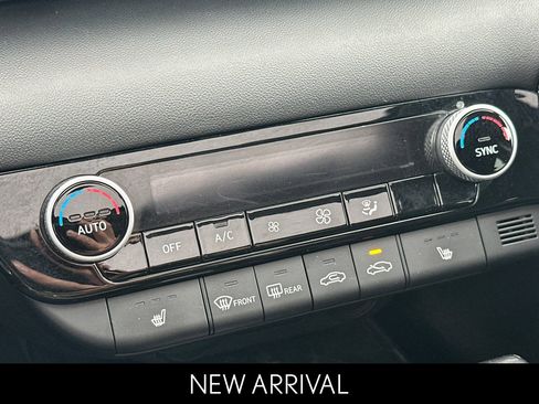 Used 2022 Hyundai Elantra SEL w/ Convenience + Premium Package image 22