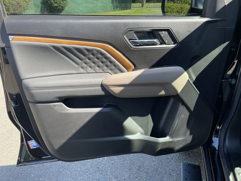 New 2025 GMC Canyon Denali w/ LPO, Denali Black Edition image 58