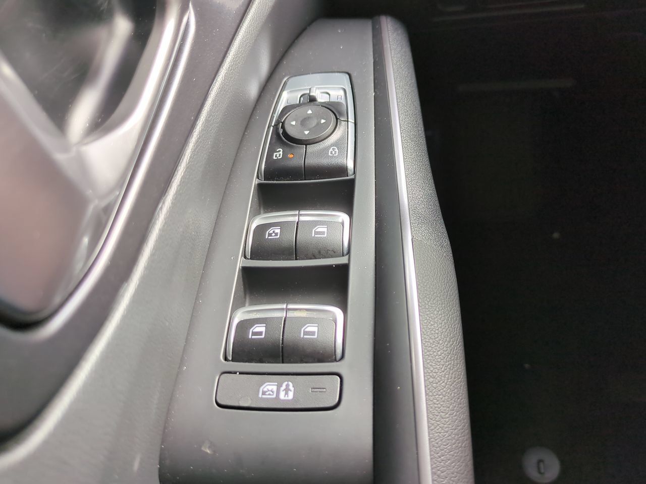 Used 2025 Kia Sorento S FWD image 25