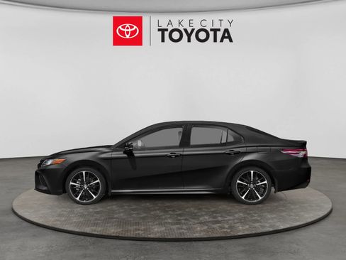 Used 2019 Toyota Camry XSE FWD image 3