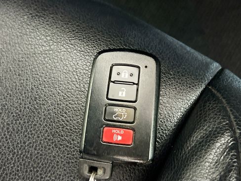 Used 2018 Toyota RAV4 SE w/ Power Extra Value Package image 36