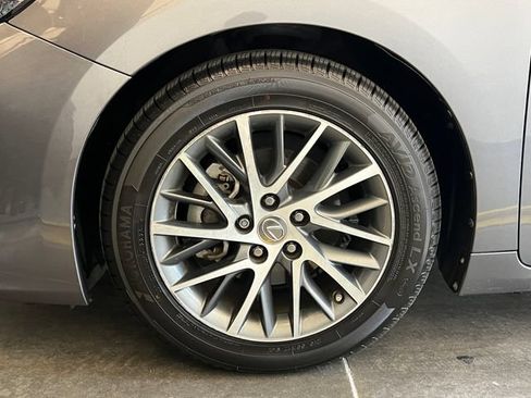 Used 2017 Lexus ES 350 w/ Premium Package FWD image 9