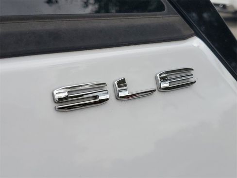 Certified 2022 GMC Terrain SLE w/ Driver Convenience Package image 10