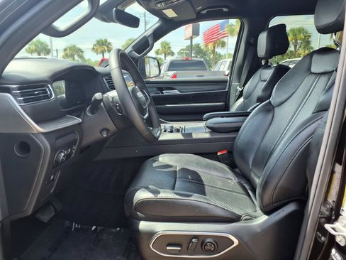Used 2024 Jeep Wagoneer Series III AWD/4WD image 25