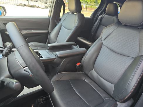 Used 2024 Toyota Sienna XSE FWD image 16