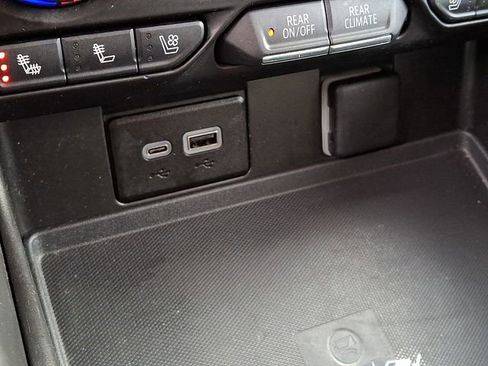 Used 2024 Chevrolet Suburban Premier image 31