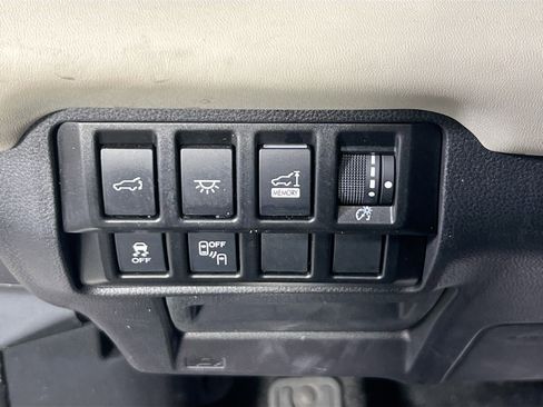 Used 2022 Subaru Ascent Limited w/ Technology Package image 10