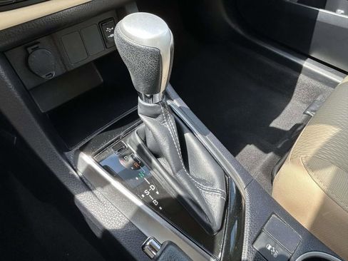 Used 2017 Toyota Corolla LE w/ Carpet Mat Package (TMS) FWD image 24