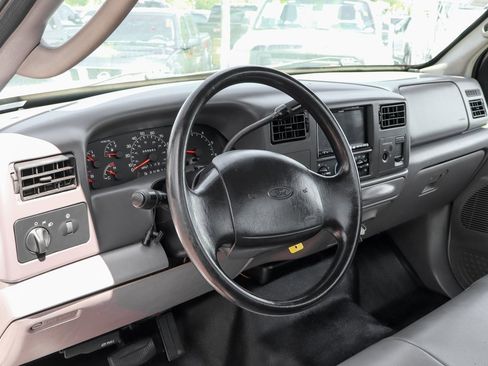 Used 2001 Ford F550 2WD Regular Cab Super Duty image 17