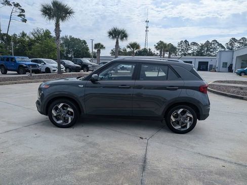 Used 2025 Hyundai Venue SEL FWD image 6