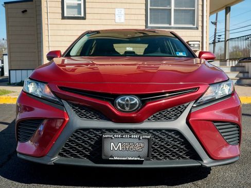 Used 2018 Toyota Camry SE FWD image 2