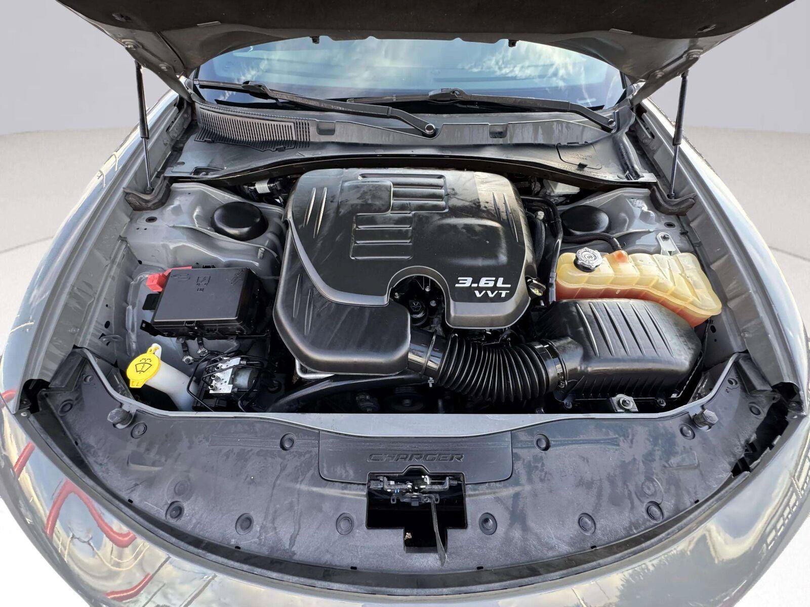 Used 2018 Dodge Charger SXT w/ Blacktop Package RWD image 55