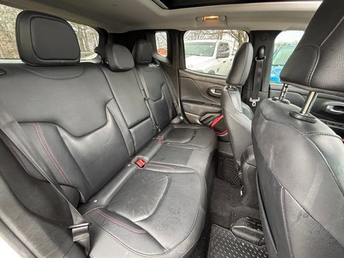 Used 2018 Jeep Renegade Trailhawk image 19