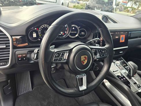 Used 2021 Porsche Cayenne Turbo S image 26