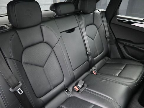 Certified 2025 Porsche Macan image 29