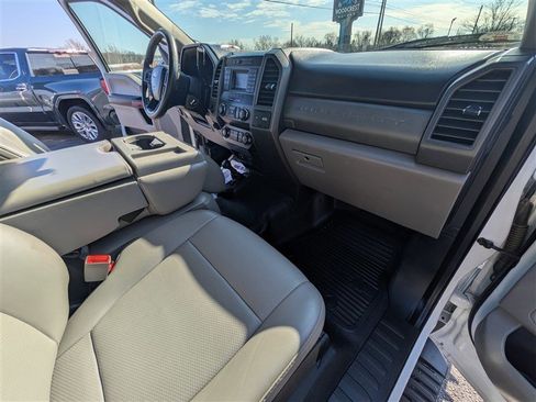 Used 2019 Ford F550 4x4 Regular Cab Super Duty image 21